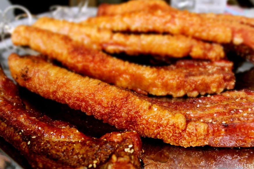 脆皮五花肉好吃嗎 網(wǎng)紅脆皮五花肉