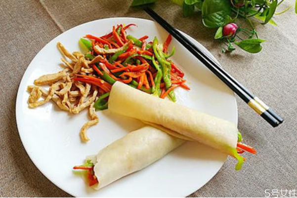 春餅要用開水燙面嗎 做春餅怎么樣和面 春餅要用開水燙面嗎 做春餅怎么樣和面