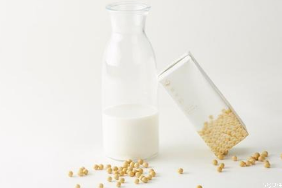 豆奶粉和牛奶粉哪個(gè)好 豆奶粉和牛奶那個(gè)營養(yǎng)價(jià)值更高 豆奶粉和牛奶粉哪個(gè)好 豆奶粉和牛奶那個(gè)營養(yǎng)價(jià)值更高