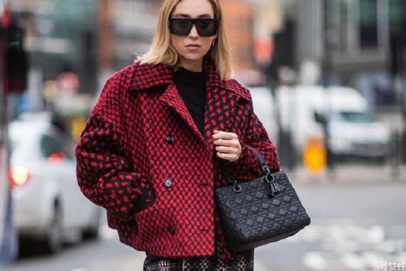 過(guò)年穿什么顏色的衣服好 過(guò)年穿衣服忌諱的顏色