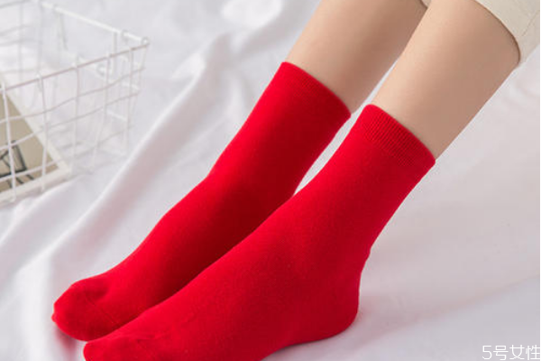 過年穿紅襪子寓意 過年為什么要穿紅襪子 過年穿紅襪子寓意 過年為什么要穿紅襪子