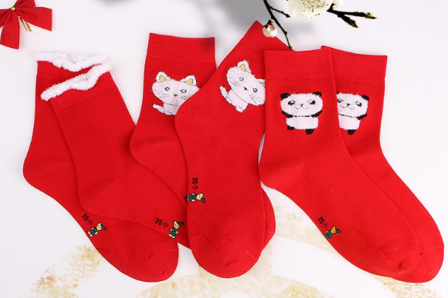 過年穿紅襪子寓意 過年為什么要穿紅襪子 過年穿紅襪子寓意 過年為什么要穿紅襪子