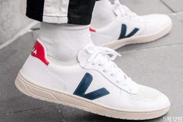 veja鞋子一雙多少錢(qián) 怎么辨別veja小白鞋真?zhèn)?><p><strong>veja鞋子一雙多少錢(qián) 怎么辨別veja小白鞋真?zhèn)?/strong></p></a></li> <li><a href=