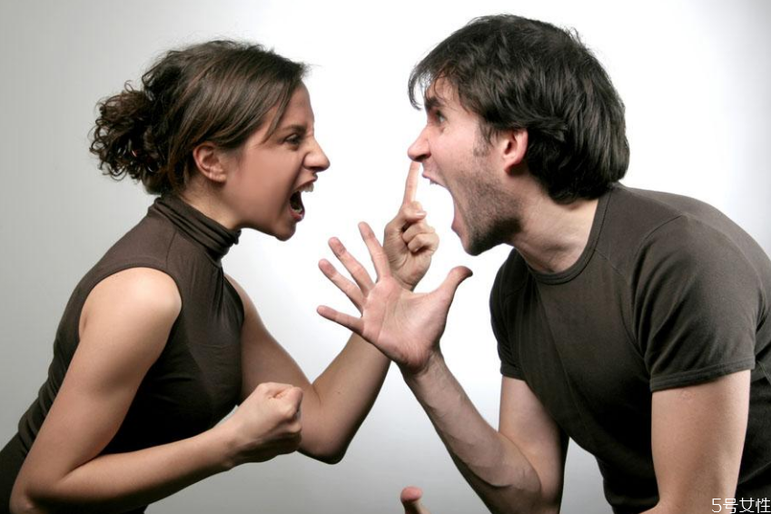 過(guò)年該不該給父母紅包 過(guò)年給父母包多少錢紅包 過(guò)年該不該給父母紅包 過(guò)年給父母包多少錢紅包