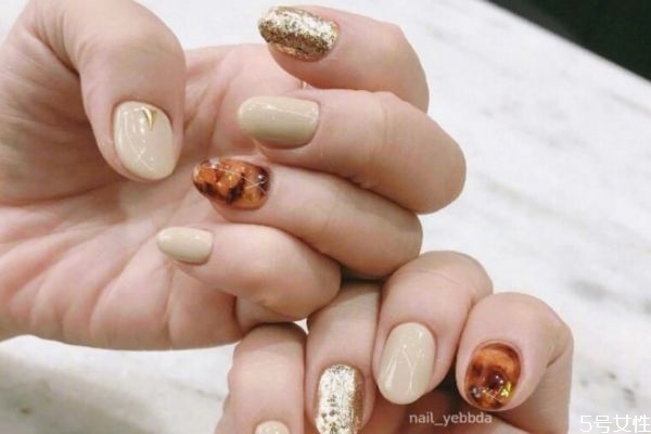 卸甲水進(jìn)眼睛有什么危害 卸甲水對(duì)皮膚有傷害嗎 卸甲水進(jìn)眼睛有什么危害 卸甲水對(duì)皮膚有傷害嗎