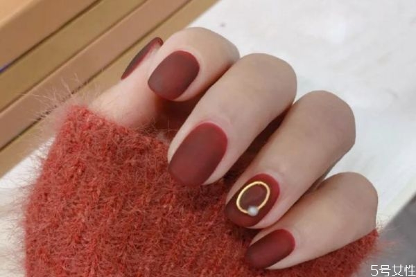 指甲油可以天天涂嗎 自己涂指甲油的技巧 指甲油可以天天涂嗎 自己涂指甲油的技巧
