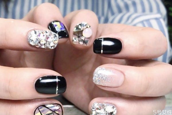 指甲油放太久太粘稠了怎么辦 指甲油干了還能用嗎 指甲油放太久太粘稠了怎么辦 指甲油干了還能用嗎