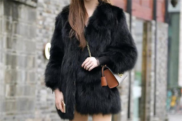 現(xiàn)在為什么都不買(mǎi)皮草了 為什么現(xiàn)在穿皮草的人少了
