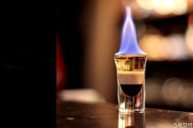 b52轟炸機(jī)雞尾酒多少度 b52雞尾酒后勁大嗎 b52轟炸機(jī)雞尾酒多少度 b52雞尾酒后勁大嗎