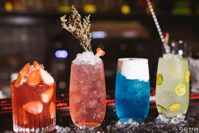 雞尾酒為什么被稱(chēng)為雞尾酒 雞尾酒為什么會(huì)分層