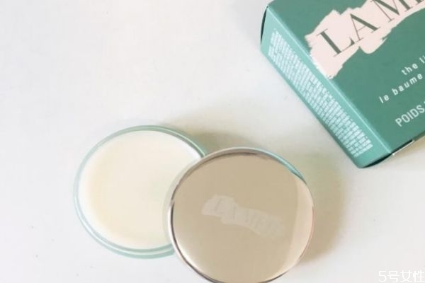 海藍(lán)之謎唇膏多少錢 海藍(lán)之謎唇膏的功效 海藍(lán)之謎唇膏多少錢 海藍(lán)之謎唇膏的功效