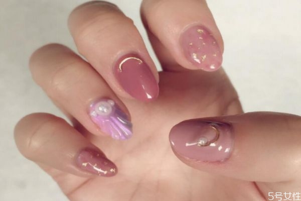 卸甲水卸甲油膠需要多長時(shí)間 甲油膠的正確卸除方法 卸甲水卸甲油膠需要多長時(shí)間 甲油膠的正確卸除方法