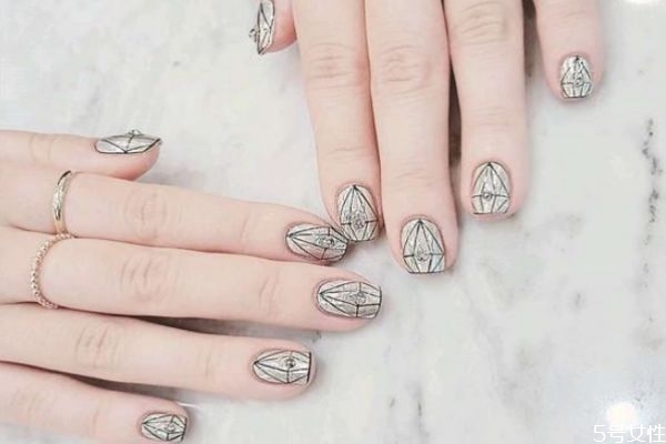 甲油膠沒有封層怎么辦 甲油膠不上封層會怎樣 甲油膠沒有封層怎么辦 甲油膠不上封層會怎樣