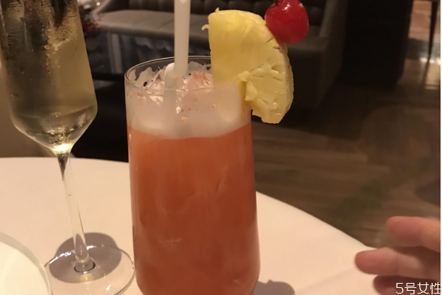 新加坡司令雞尾酒配方 新加坡司令制作方法 新加坡司令雞尾酒配方 新加坡司令制作方法