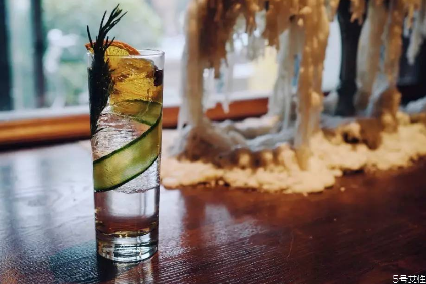 金湯力度數(shù) 金湯力的酒勁大嗎 金湯力度數(shù) 金湯力的酒勁大嗎