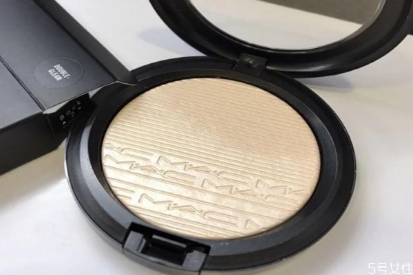 mac的獨角獸高光和生姜高光哪一個好 生姜和獨角獸對比 mac的獨角獸高光和生姜高光哪一個好 生姜和獨角獸對比