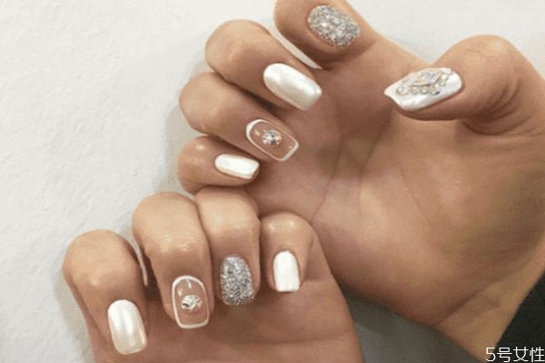 白色法式美甲怎么畫 百搭法式美甲教程 白色法式美甲怎么畫 百搭法式美甲教程