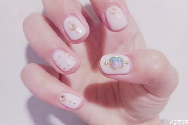 白色法式美甲怎么畫 百搭法式美甲教程 白色法式美甲怎么畫 百搭法式美甲教程