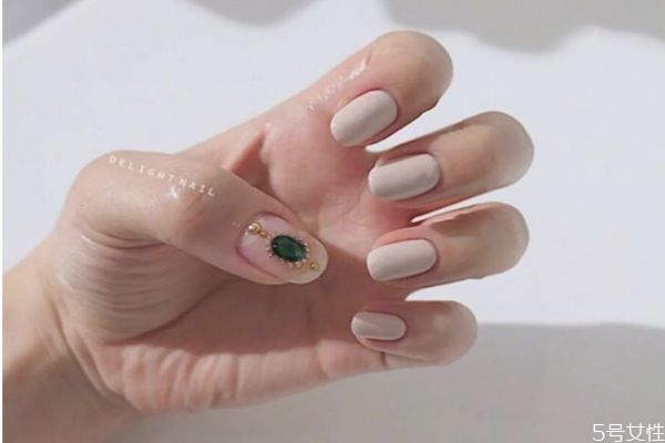白色法式美甲怎么畫 百搭法式美甲教程 白色法式美甲怎么畫 百搭法式美甲教程