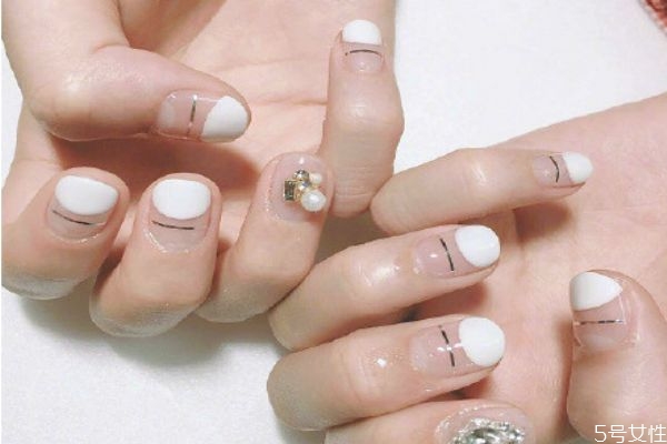 甲片粘合劑怎么用 美甲粘合劑使用方法 甲片粘合劑怎么用 美甲粘合劑使用方法