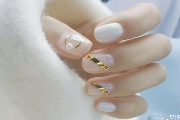 白色法式美甲怎么畫 百搭法式美甲教程 白色法式美甲怎么畫 百搭法式美甲教程