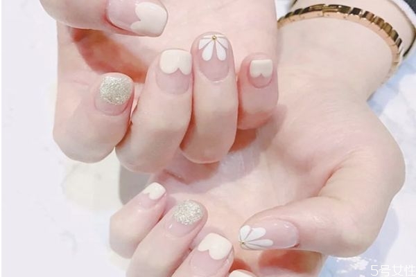 白色法式美甲怎么畫 百搭法式美甲教程 白色法式美甲怎么畫 百搭法式美甲教程