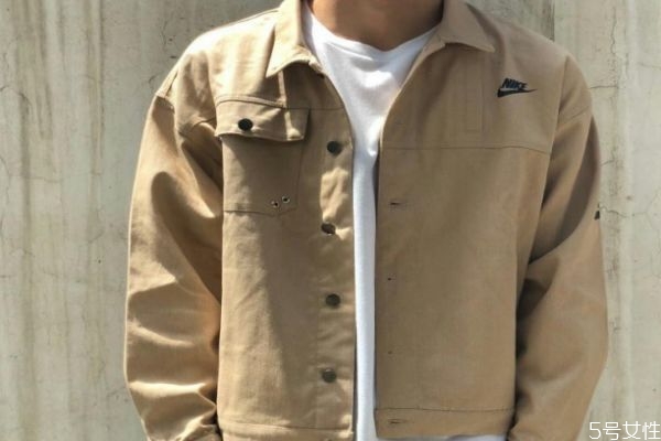 工裝外套是什么意思 工裝外套和沖鋒衣的區(qū)別 工裝外套是什么意思 工裝外套和沖鋒衣的區(qū)別