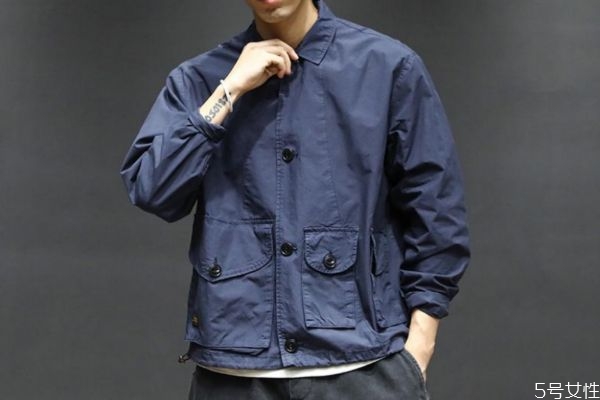 工裝外套里面配什么衣服 工裝外套怎么搭配好看 工裝外套里面配什么衣服 工裝外套怎么搭配好看