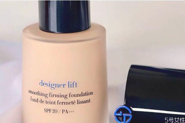 阿瑪尼粉底液藍標2號色和3號色區(qū)別 阿瑪尼粉底液用法 阿瑪尼粉底液藍標2號色和3號色區(qū)別 阿瑪尼粉底液用法