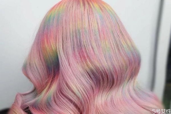 漂完頭發(fā)可以用洗發(fā)水洗嗎 漂發(fā)對頭發(fā)傷害大嗎