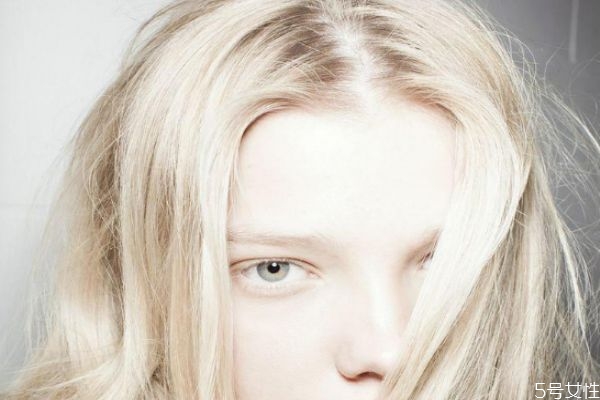 漂完頭發(fā)可以用洗發(fā)水洗嗎 漂發(fā)對頭發(fā)傷害大嗎