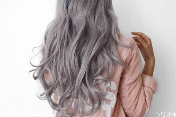 漂完頭發(fā)需要吹干才能染頭發(fā)嗎 漂發(fā)可以不漂發(fā)根么 漂完頭發(fā)需要吹干才能染頭發(fā)嗎 漂發(fā)可以不漂發(fā)根么