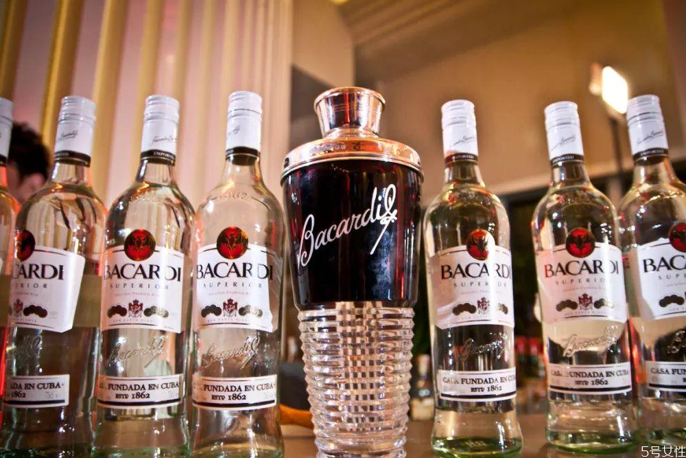 朗姆酒是什么酒 朗姆酒怎么喝 朗姆酒是什么酒 朗姆酒怎么喝