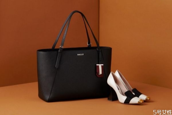 bally跟哪個品牌同等級 bally是哪個國家的品牌 bally跟哪個品牌同等級 bally是哪個國家的品牌