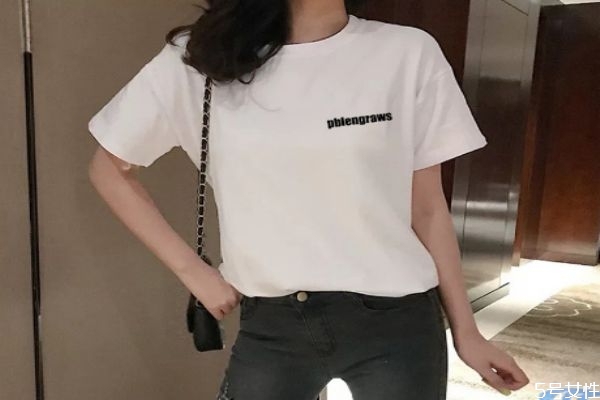 皮膚黑的人適合穿什么顏色的衣服 皮膚黑適合這些顏色 皮膚黑的人適合穿什么顏色的衣服 皮膚黑適合這些顏色