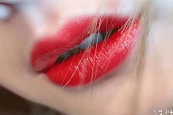 唇部不上色怎么辦 做了半永久唇部該注意什么 唇部不上色怎么辦 做了半永久唇部該注意什么