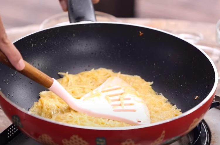 馬鈴薯蛋餅披薩怎么做 酥脆牽絲10分鐘上桌 馬鈴薯蛋餅披薩怎么做 酥脆牽絲10分鐘上桌