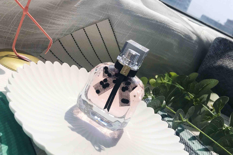 ysl反轉(zhuǎn)巴黎和黑鴉片香水哪個(gè)好？ysl反轉(zhuǎn)巴黎和黑鴉片對比