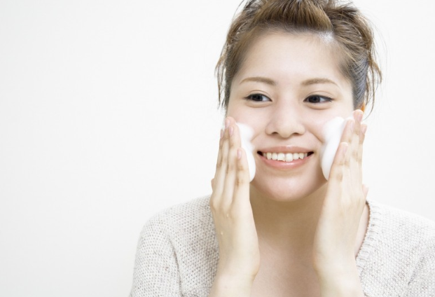 為什么一熬夜就長痘 熬夜就長痘痘是什么原因 為什么一熬夜就長痘 熬夜就長痘痘是什么原因