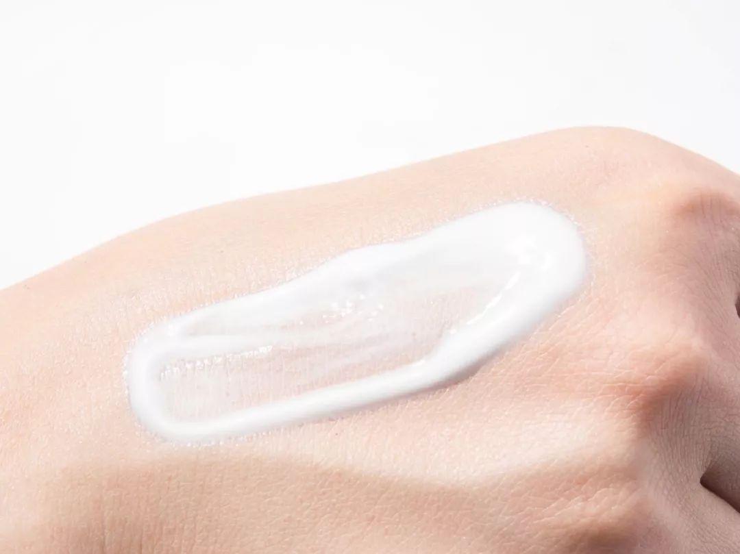 素顏霜要不要涂隔離 素顏霜要不要涂定妝粉 素顏霜要不要涂隔離 素顏霜要不要涂定妝粉