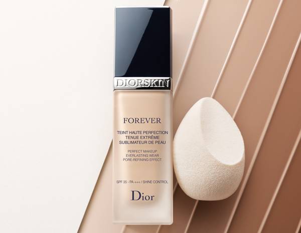 粉底液有酒精味正常嗎 粉底液有鉛汞嗎 粉底液有酒精味正常嗎 粉底液有鉛汞嗎