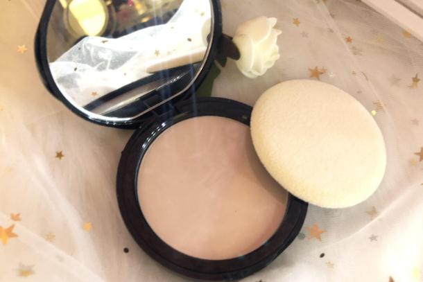 粉餅怎么用才能不卡粉 粉餅怎么選擇色號 粉餅怎么用才能不卡粉 粉餅怎么選擇色號