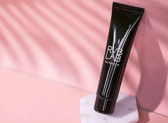 妝前乳要用美妝蛋嗎 妝前乳可以用手涂嗎 妝前乳要用美妝蛋嗎 妝前乳可以用手涂嗎