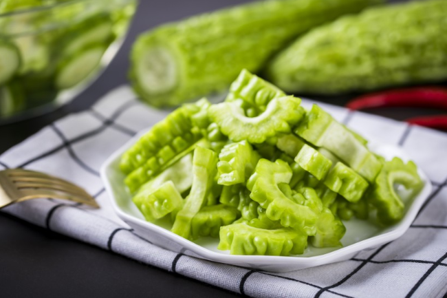 苦瓜生吃好還是熟吃好 苦瓜生吃有什么好處 苦瓜生吃好還是熟吃好 苦瓜生吃有什么好處