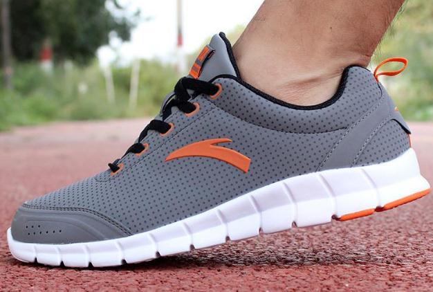 跑步鞋可以日常穿嗎 跑步鞋可以用來(lái)登山嗎 跑步鞋可以日常穿嗎 跑步鞋可以用來(lái)登山嗎