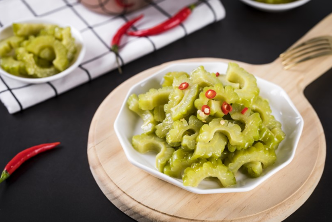 苦瓜生吃好還是熟吃好 苦瓜生吃有什么好處 苦瓜生吃好還是熟吃好 苦瓜生吃有什么好處