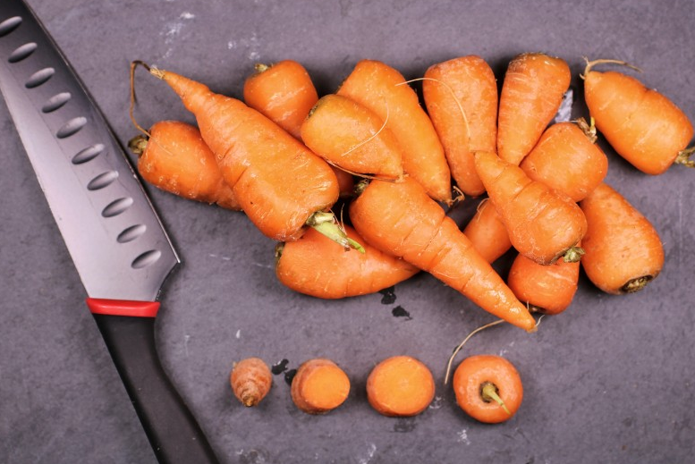 一天吃一根胡蘿卜好嗎,會導(dǎo)致皮膚發(fā)黃嗎