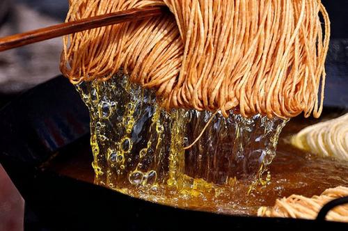 馓子可以怎么吃 馓子可以跟雞蛋一起炒嗎 馓子可以怎么吃 馓子可以跟雞蛋一起炒嗎