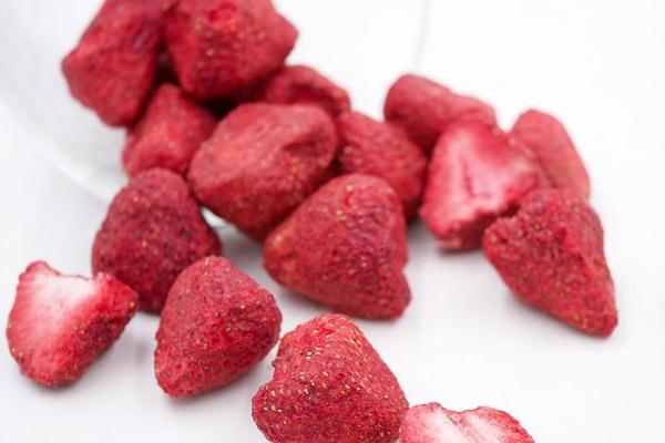 草莓干熱量高嗎 吃草莓干會(huì)胖嗎 草莓干熱量高嗎 吃草莓干會(huì)胖嗎