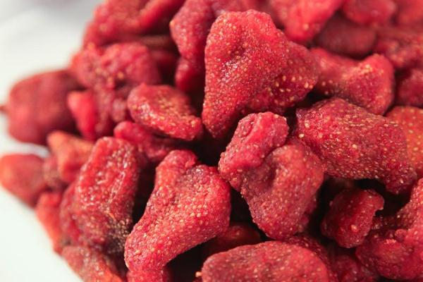 草莓干熱量高嗎 吃草莓干會(huì)胖嗎 草莓干熱量高嗎 吃草莓干會(huì)胖嗎